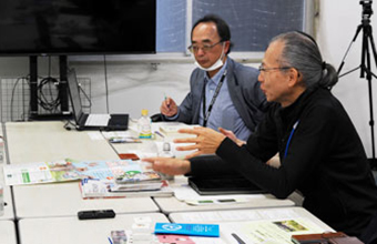 キャンペーンや観察マナーについての説明をする富岡室長