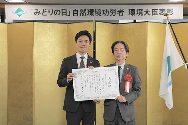 (左)小林史明環境副大臣(右)安西英明参与